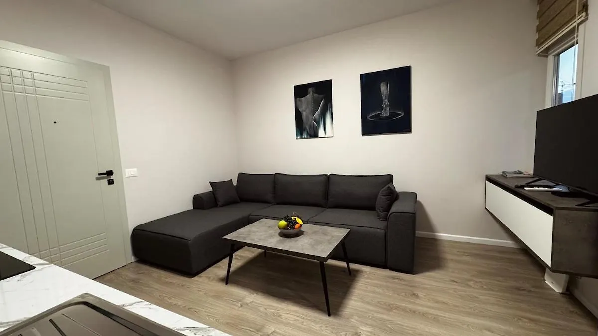 Apartment Bllok B Tirana 0*,